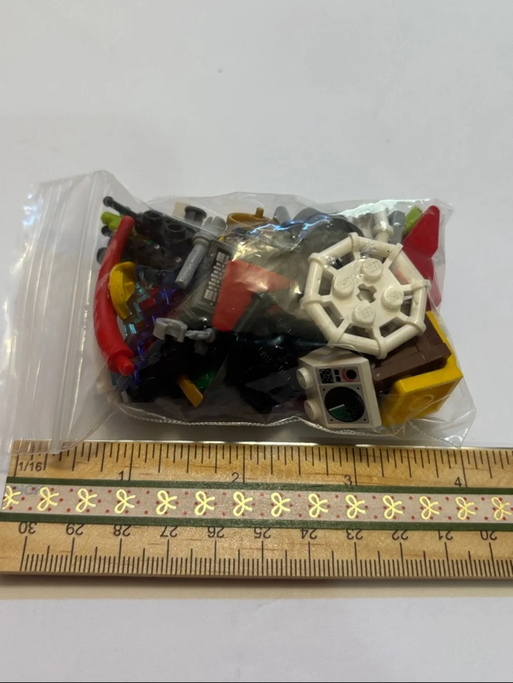 LEGO ACCESSORIES MYSTERY BAG OF LEGO SET ACCESSORIES Mixed LEGO MINIFIGS PARTS - Picture 3 of 4